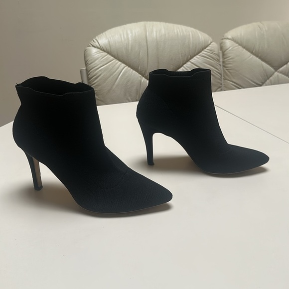 CUSHIONAIRE Women's Genie Stretch Knit Heel Bootie Memory Foam padding, size 8.5 - Picture 8 of 14